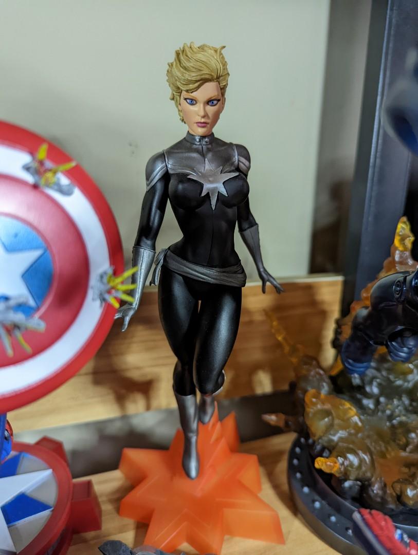 Marvel Statues (Diamond Select Bowen) Ironman Captain Marvel