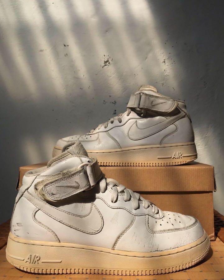 Nike AIR FORCE ONE Mid '07 triple white, Fesyen Pria, Sepatu , Sneakers di  Carousell