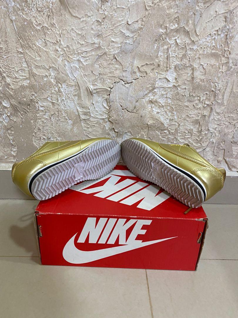 Gold nike kids outlet