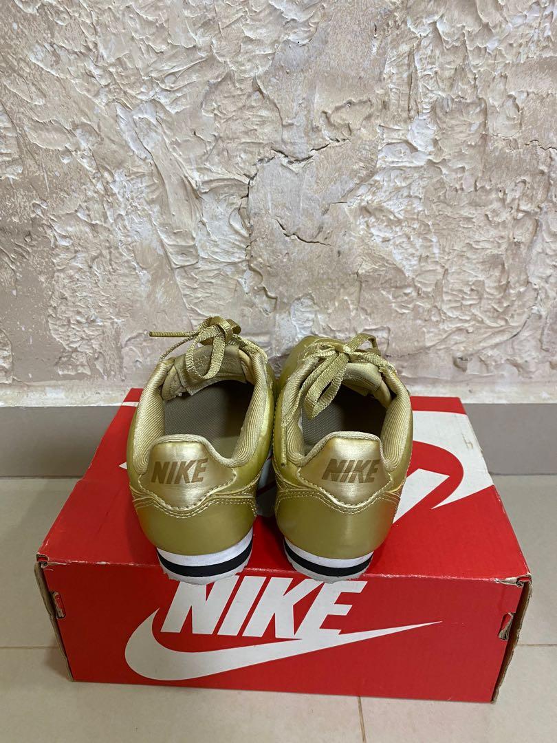 Gold nikes sales for kids
