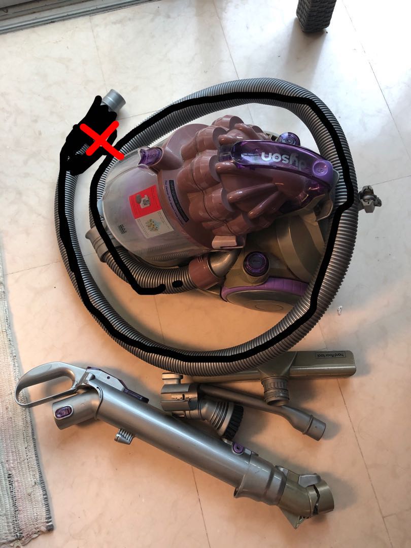 Old Dyson vacuum cleaner worth 100 trade in, TV & Home Appliances
