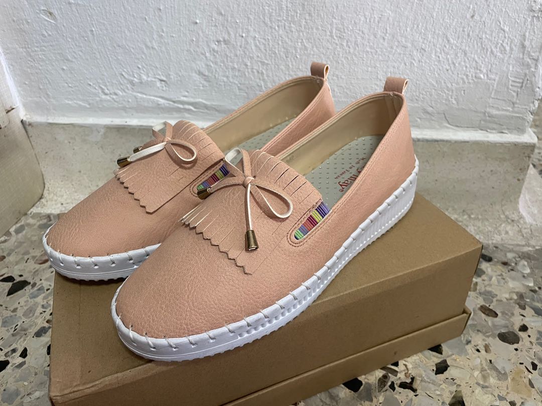 Taiwan shoe, Women's Fashion, Footwear, Sneakers on Carousell