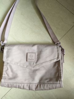 (Kategori: ) berada di . Dikirim oleh rosse27 (ID iklan 1137999605, Gambar 1). Deskripsi: .