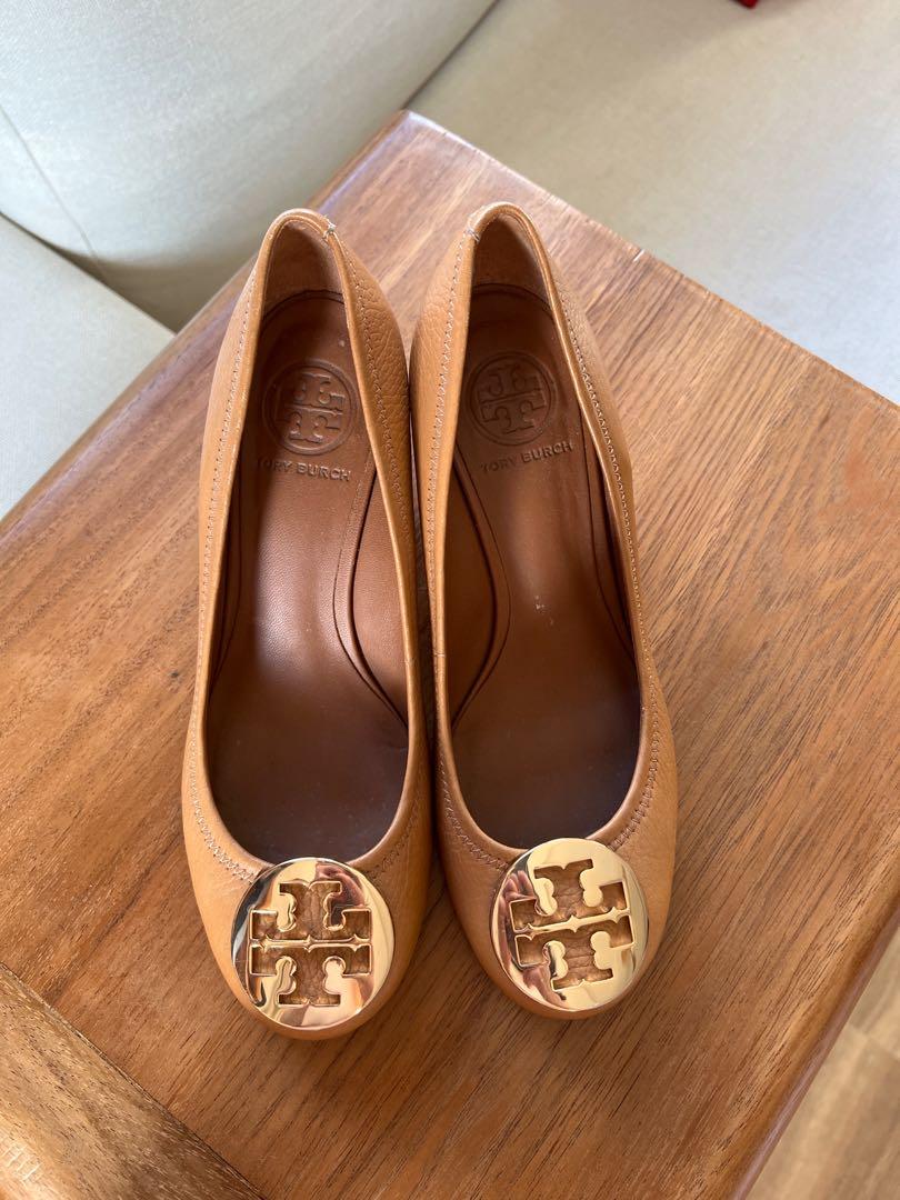 Tory Burch Camel Wedges , Women's Fashion, Footwear, Wedges on Carousell