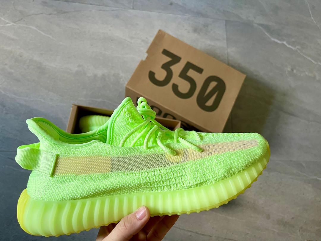 YEEZY BOOST 350 V2 GLOW IN THE DARK