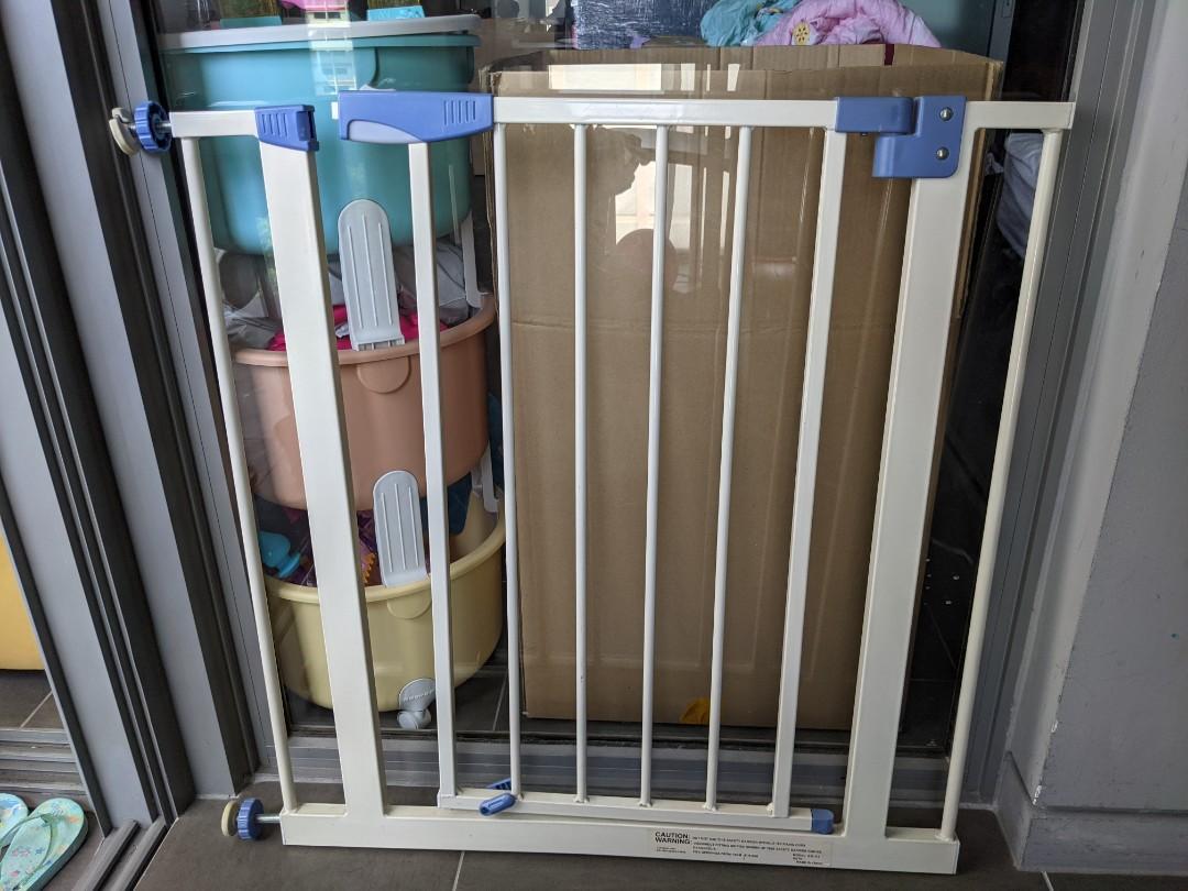 Baby gate 70cm wide sale