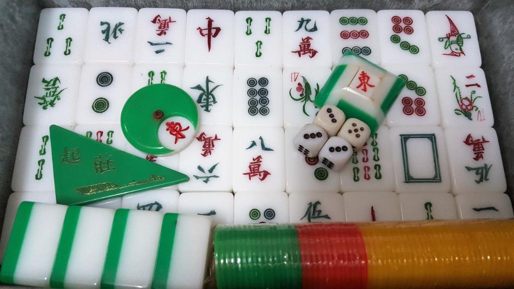 麻雀馬吊麻將Mahjong 綠色全144隻+4隻後備連籌碼及三角起莊牌正常大小37mm, 興趣及遊戲, 玩具& 遊戲類- Carousell
