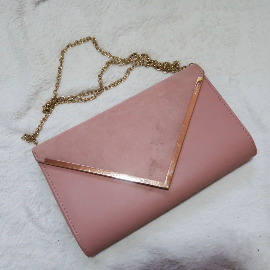 Aldo envelope clearance clutch