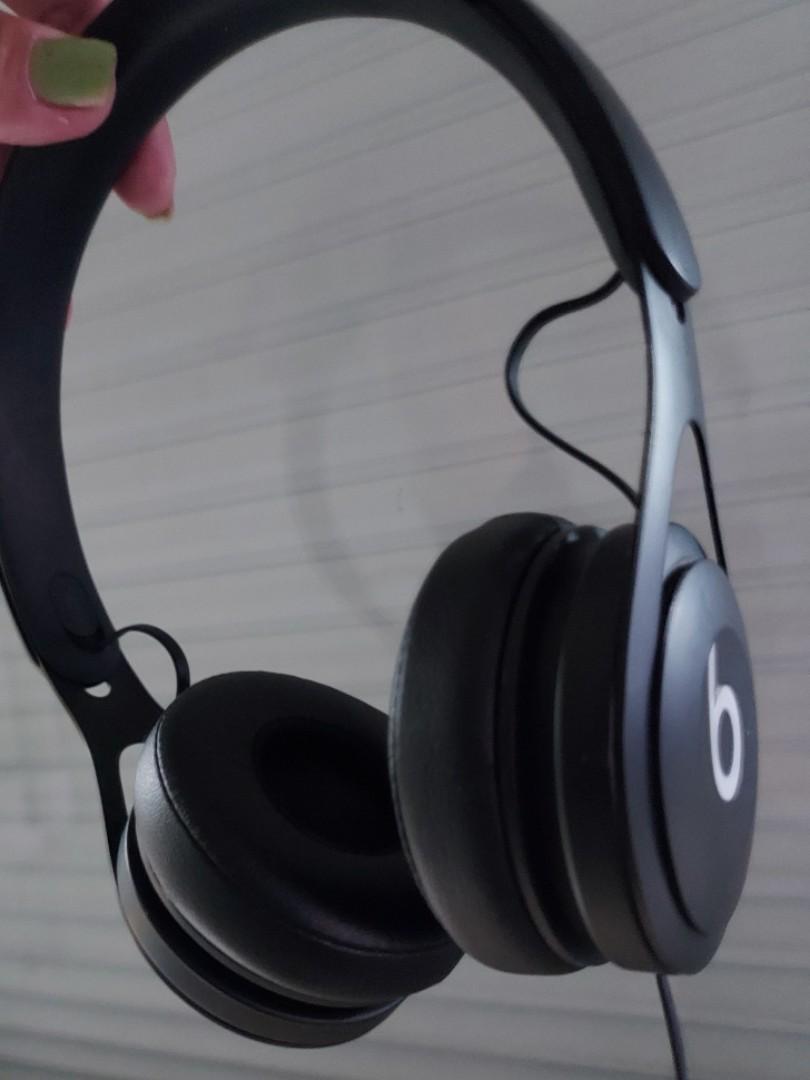 Beats wired headphones, Audio, Earphones on Carousell