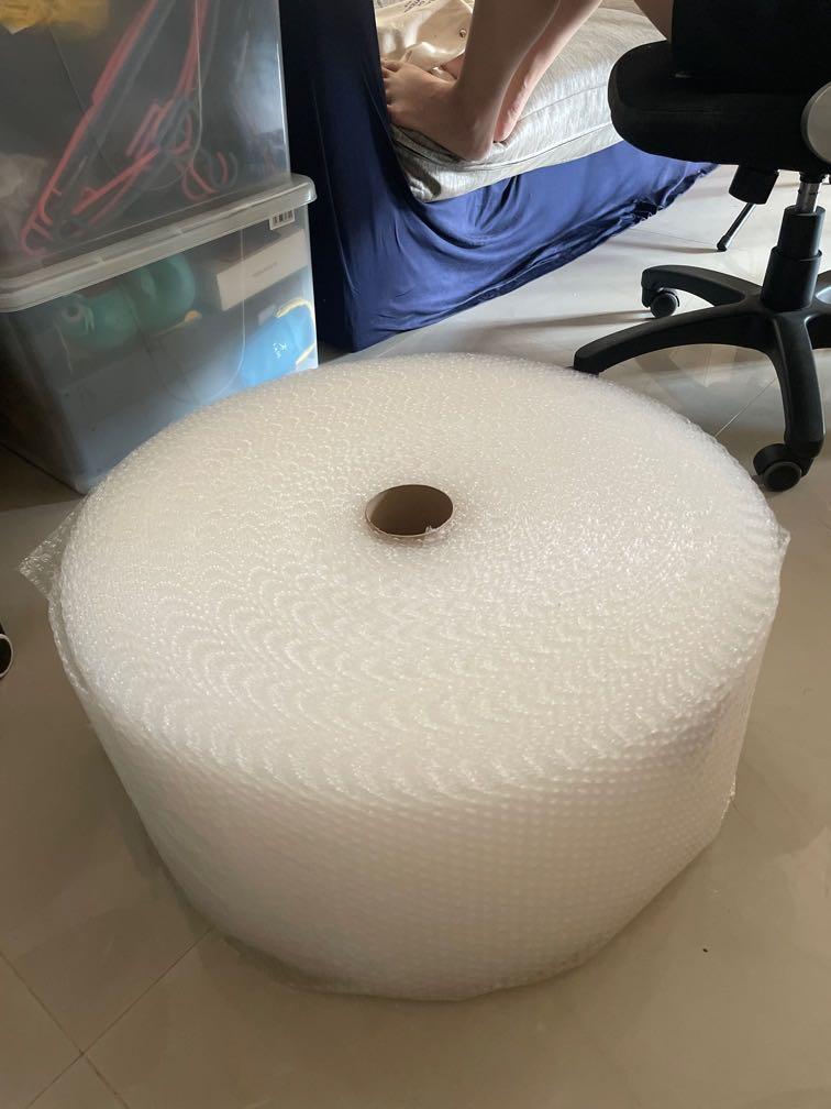 Bubble wrap (Category: Everything Else) located in Singapore. Submitted by szemai (Listing ID 1138244045, Image 1). Description: Bought extra bubble wrap. Self collection at Bukit Batok. Width: 25 cm, length: 91m.