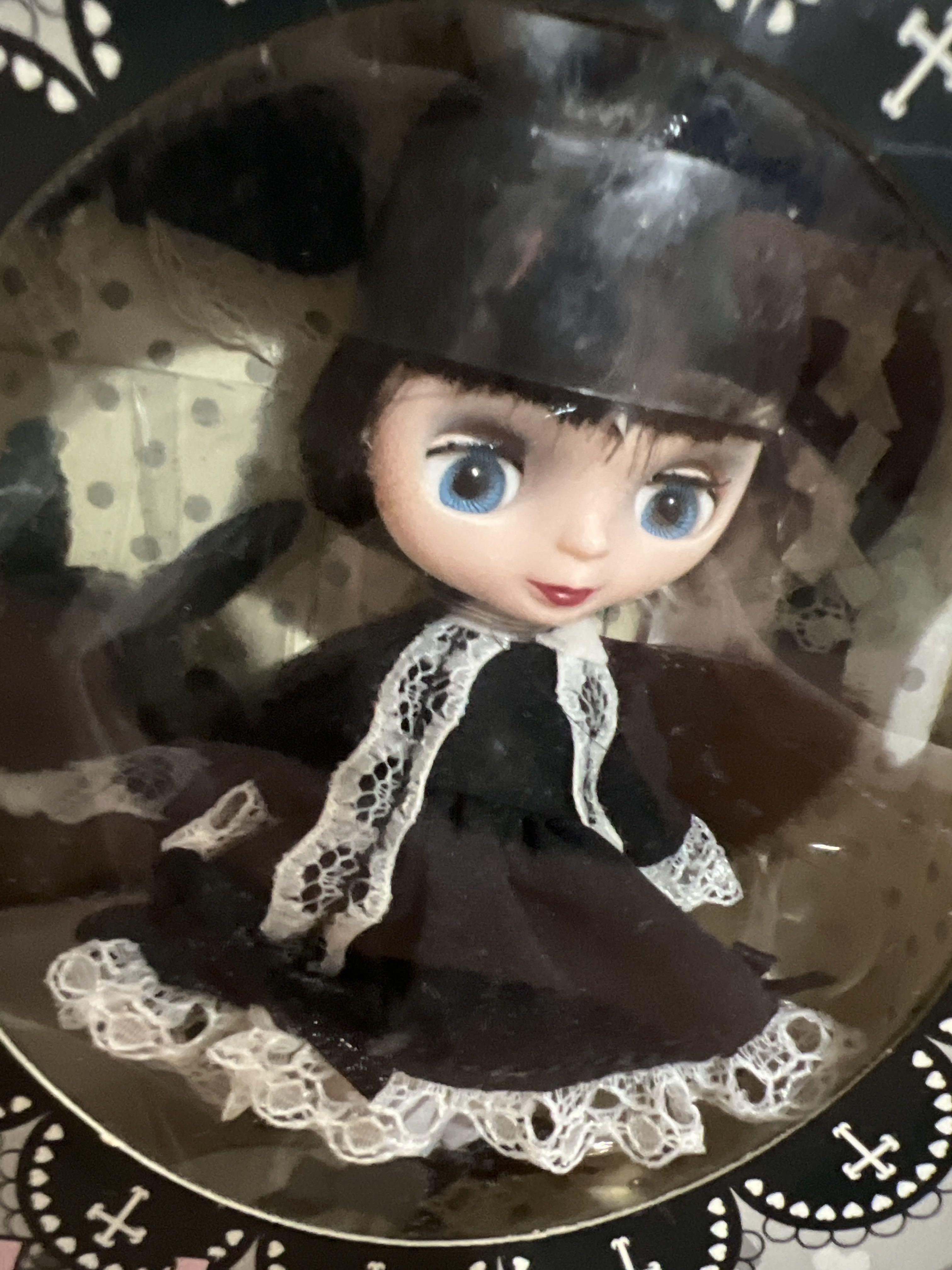 Collectible Petite Blythe doll - Cassandra Black PBL-44