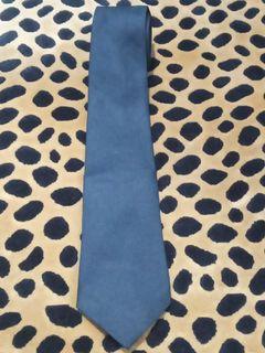 Dasi ties hitam pekat