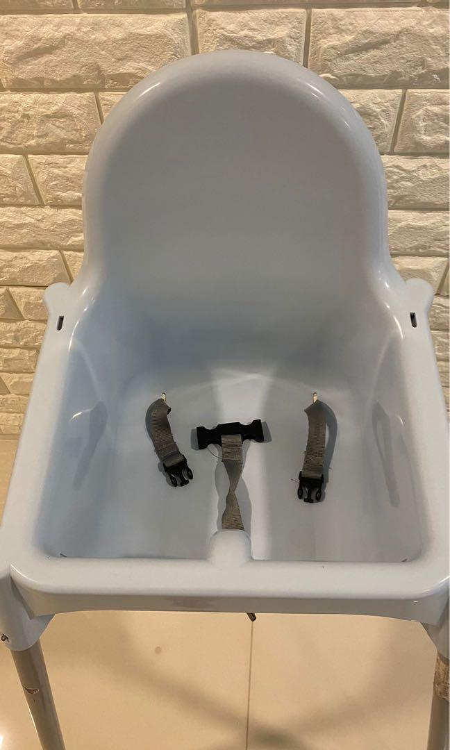 High chair with safety belt and tray , Babies & Kids, Nursing & Feeding