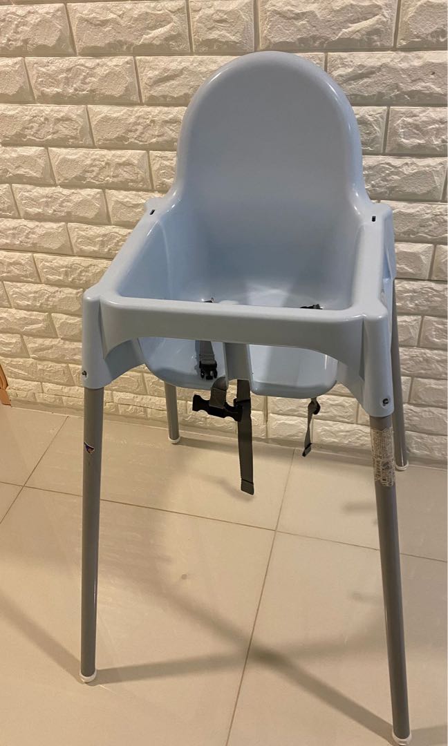 High chair with safety belt and tray , Babies & Kids, Nursing & Feeding