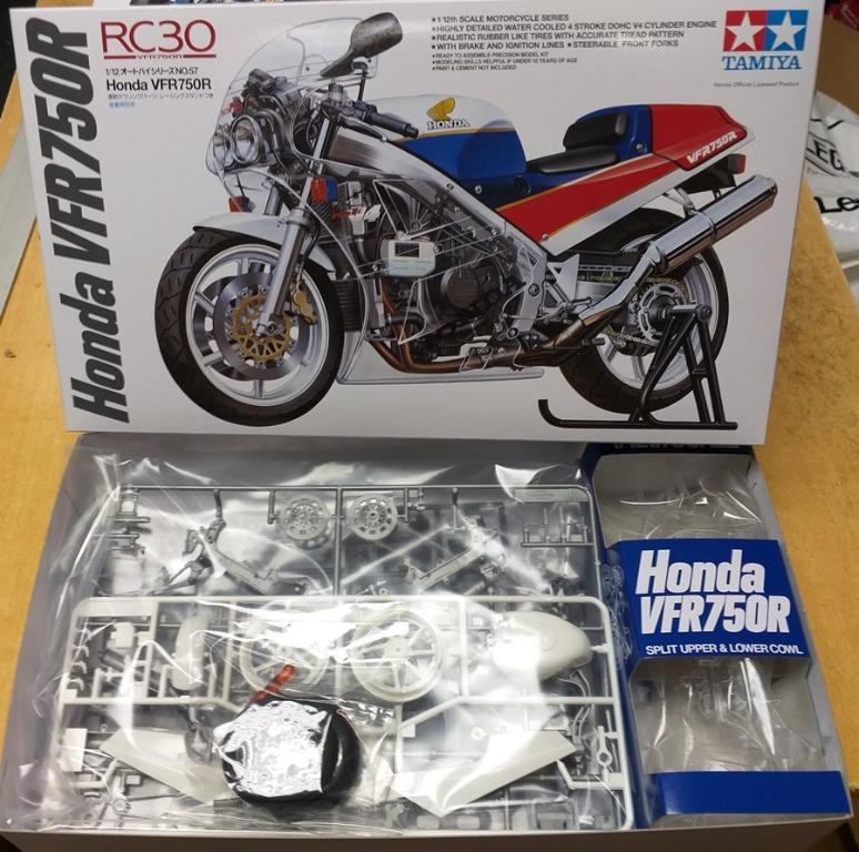 Honda VFR750R motorcycle Tamiya 1:12 plastic model kit 14057, 興趣