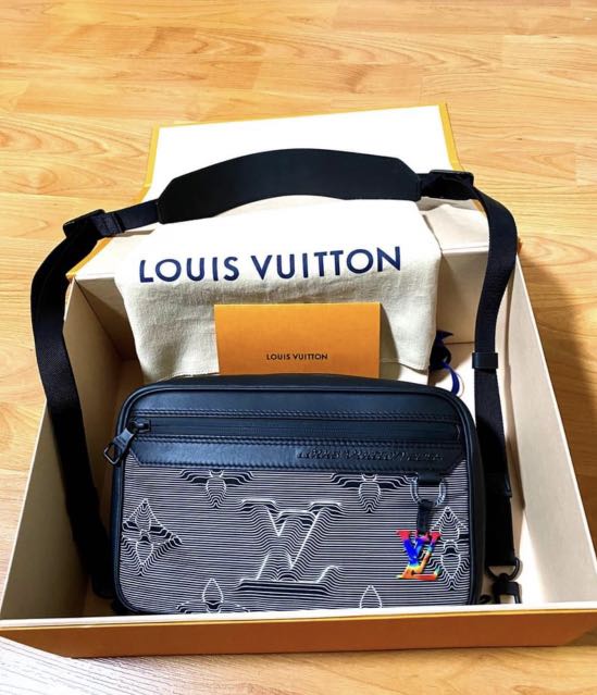 Louis Vuitton Expandable Messenger Monogram 3D Gray/Black