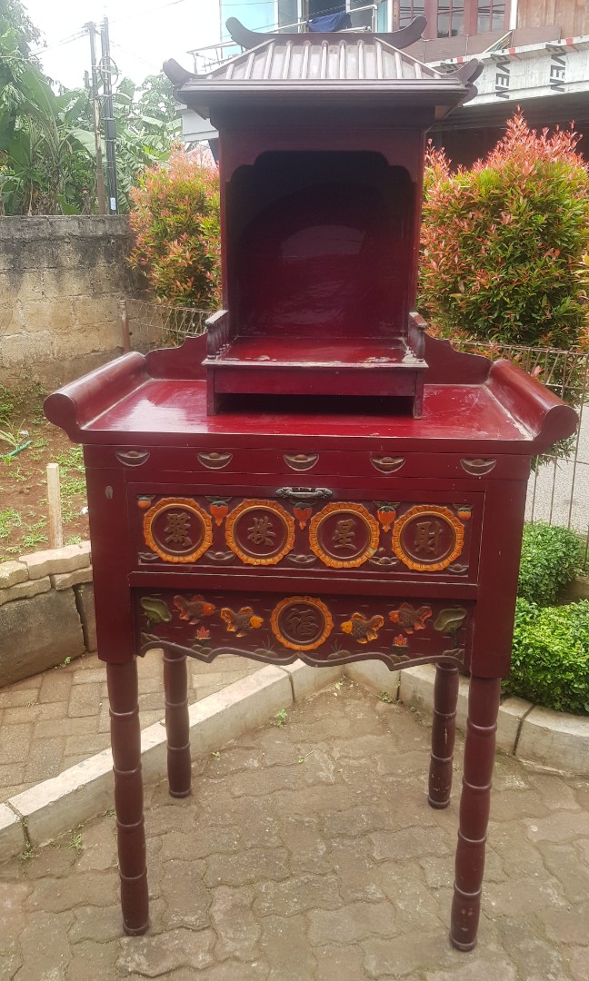 Meja altar sembahyang dari kayu swanci, Antik, Lainnya di Carousell