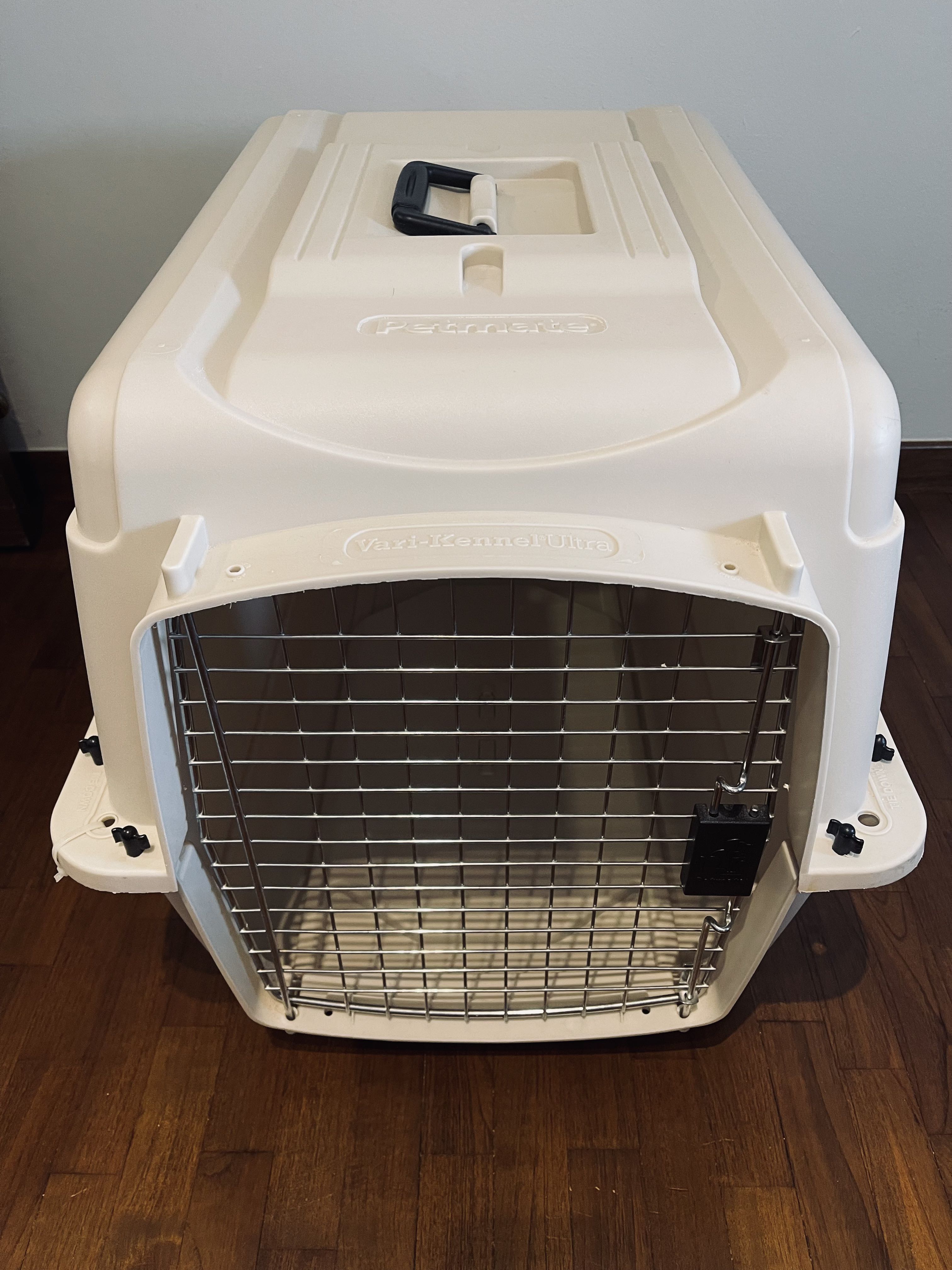 Petmate Vari Kennel Ultra Pet Carrier / Airline approved Travel Crate
