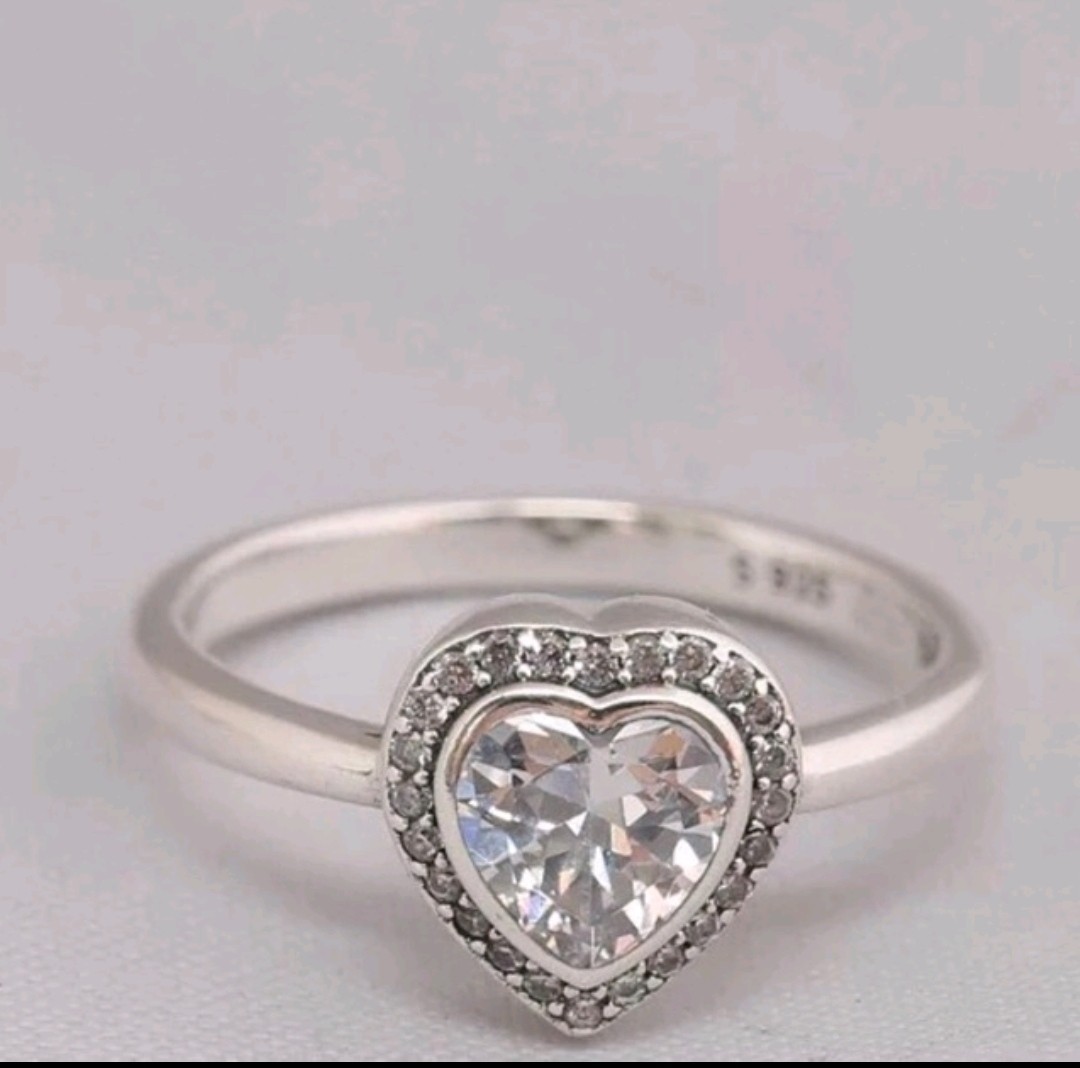Pandora sparkling love deals heart ring