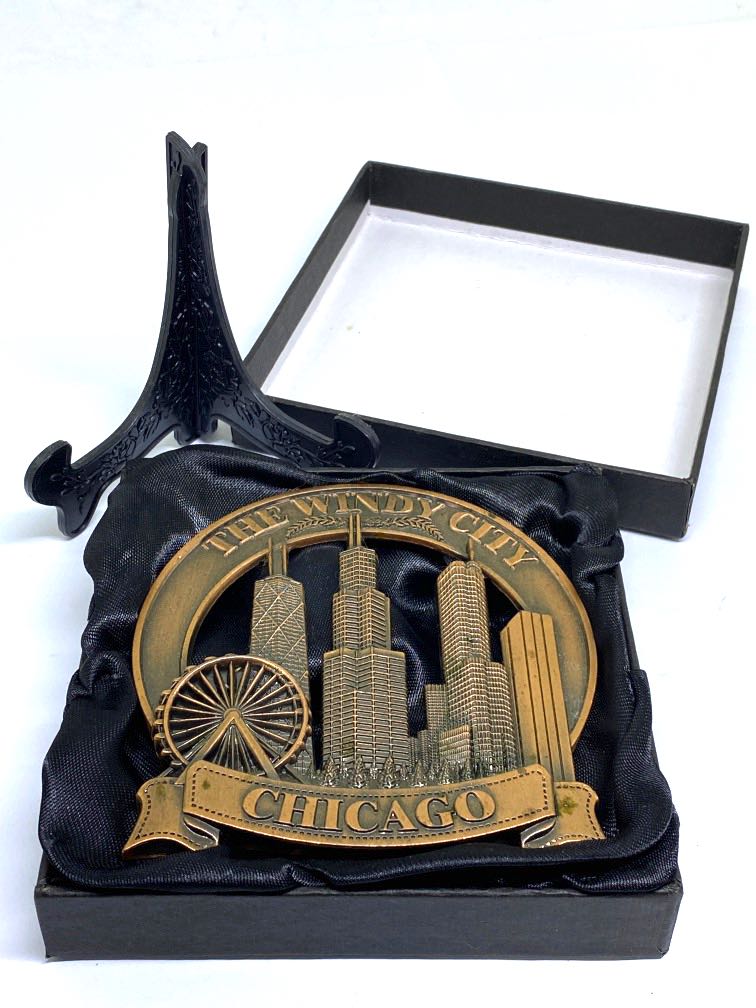 Souvenir Metal Decorative CHICAGO Plate with stand and box, Hobbies