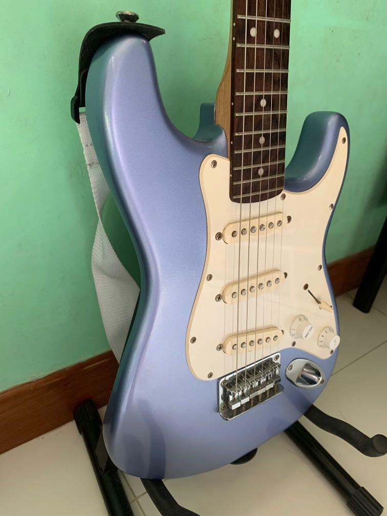 Squier Mini Fender Electric Guitar, Hobbies & Toys, Music & Media