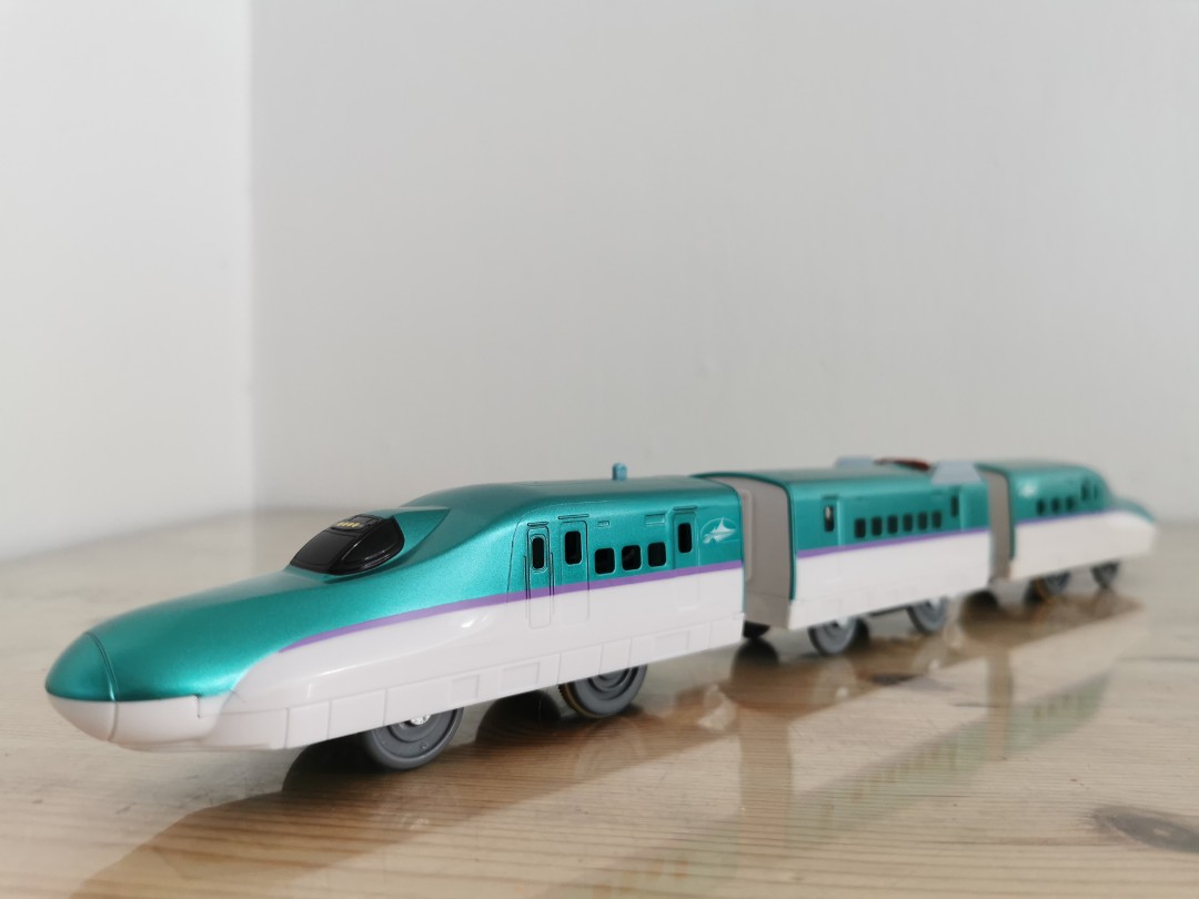 Pullback Magnet Express E5 HAYABUSA Japan bullet train Shinkansen kids toy JR 