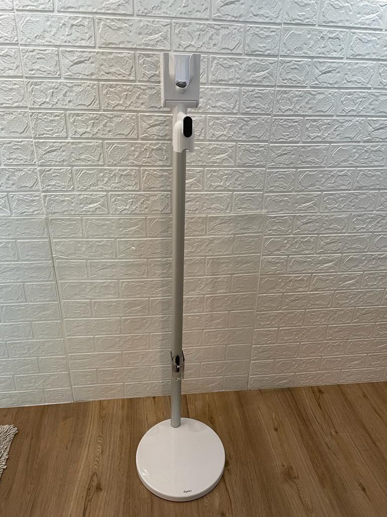 V11 dyson dok station TV Home Appliances Vacuum Cleaner Housekeeping on Carousell