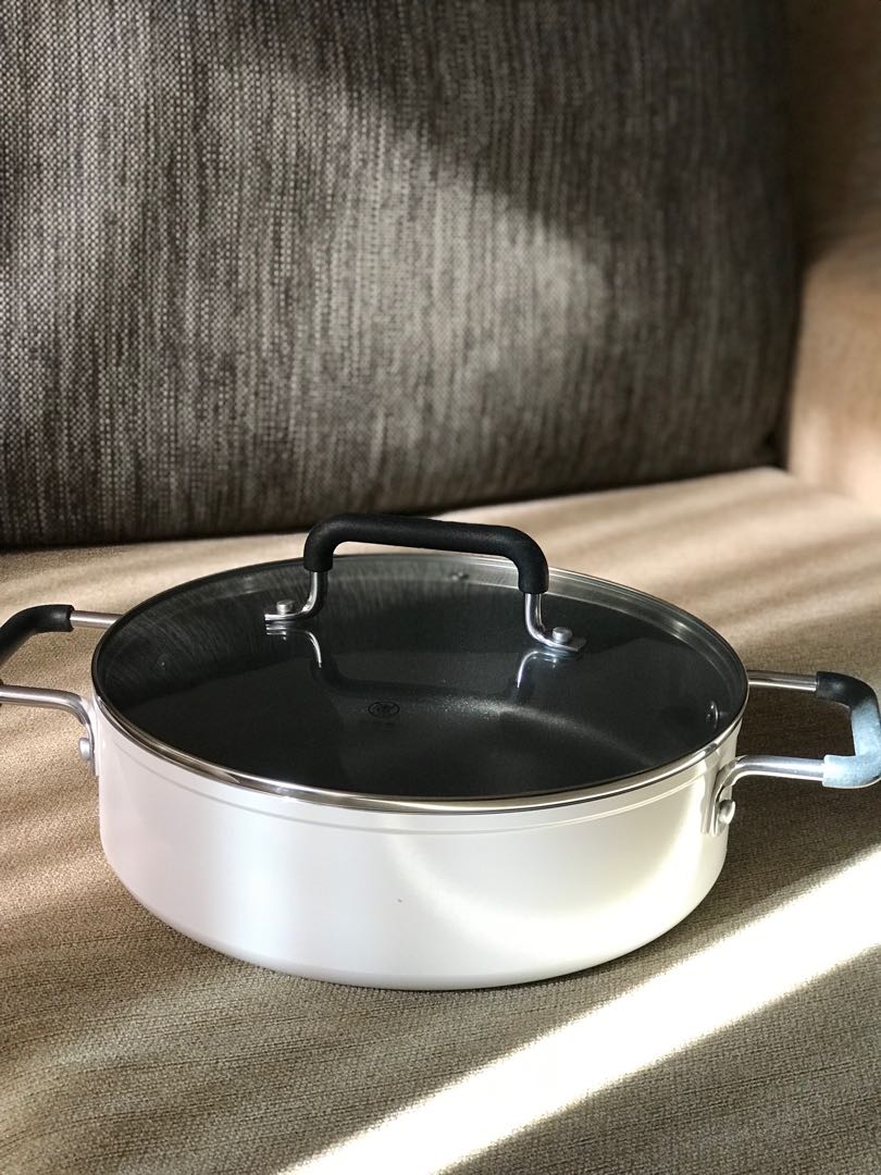 Xiaomi induction soup pot, Everything Else on Carousell