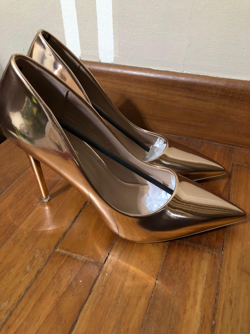 Champagne top colored pumps