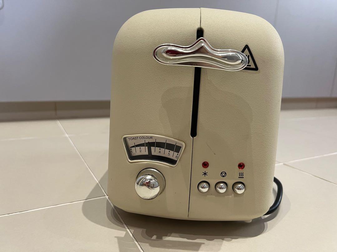 Delonghi store toaster cream