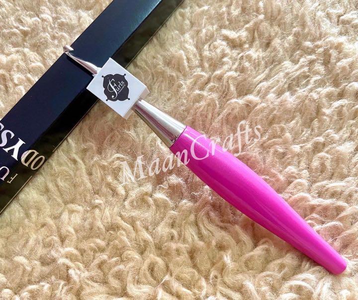 Furls Odyssey and Streamline Resin Crochet Hook, Hobbies & Toys, Stationary  & Craft, Craft Supplies & Tools on Carousell