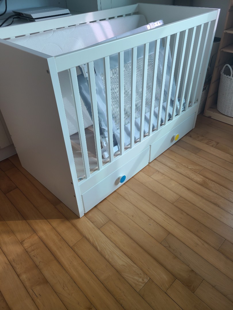 Ikea Stuva crib with Krummelur mattress, 兒童＆孕婦用品, 兒童傢具, 兒童傢具 嬰兒床