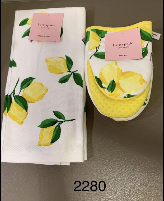 Kate spade kitchen towels and mitt, Furniture & Home Living, Kitchenware &  Tableware, Other Kitchenware & Tableware on Carousell