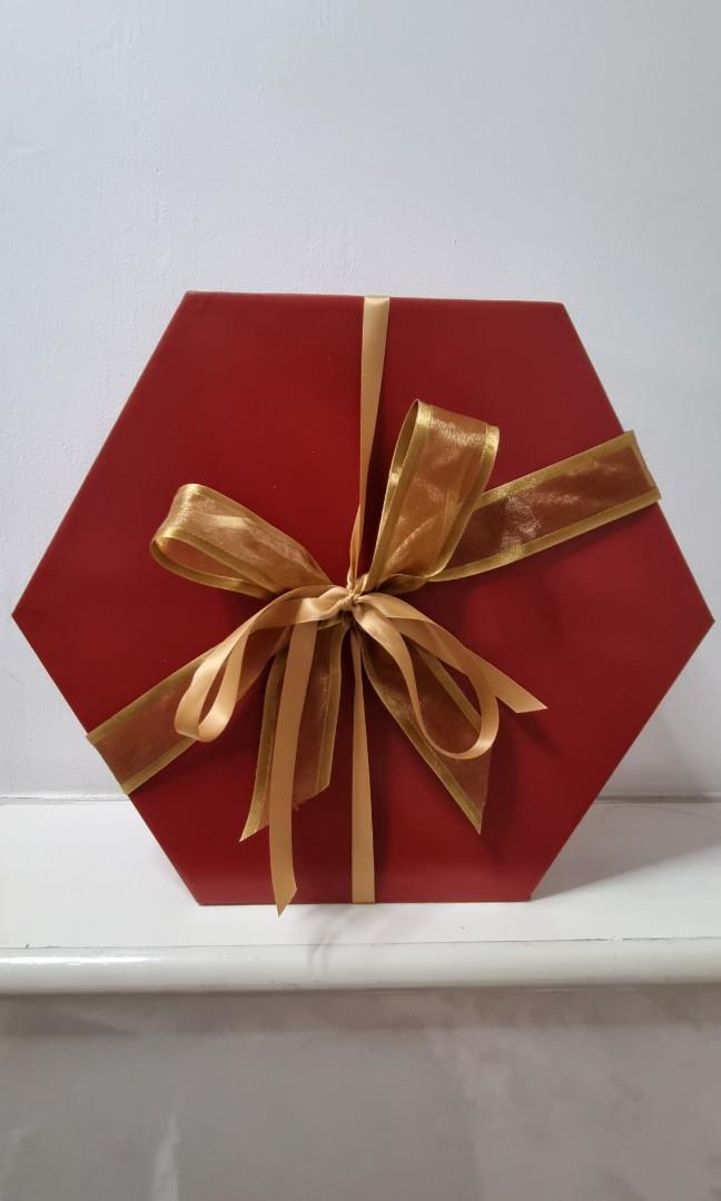 Large Hexagon Gift Box, Hobbies & Toys, Stationery & Craft, Craft