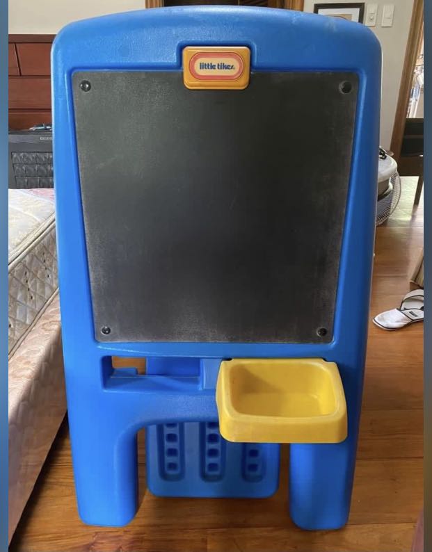Little Tikes Easel, Hobbies & Toys, Toys & Games on Carousell