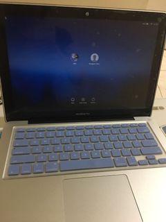 Macbook Pro 13 Inch Late 2011 RAM 8/i5 250GB  Mulus Bebas Nego