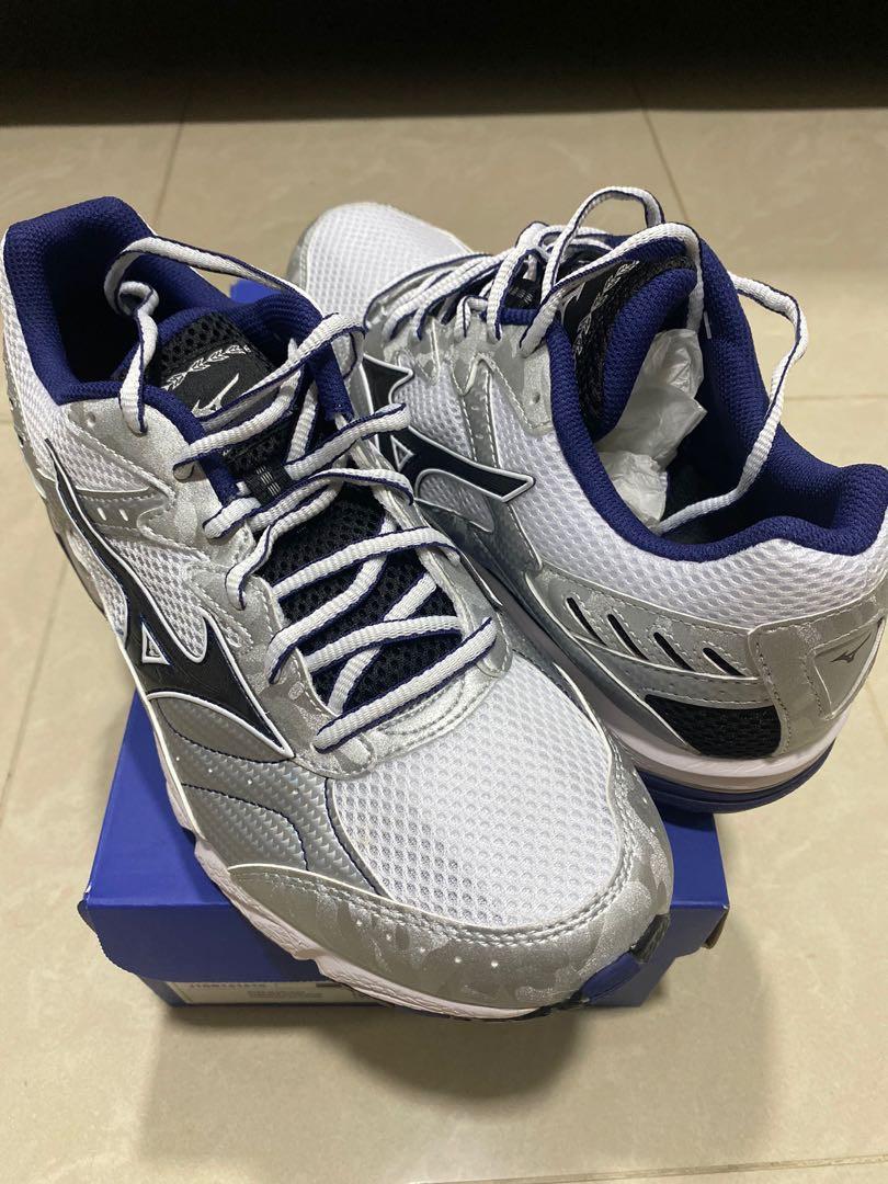 Mizuno Wave glory wide running shoes