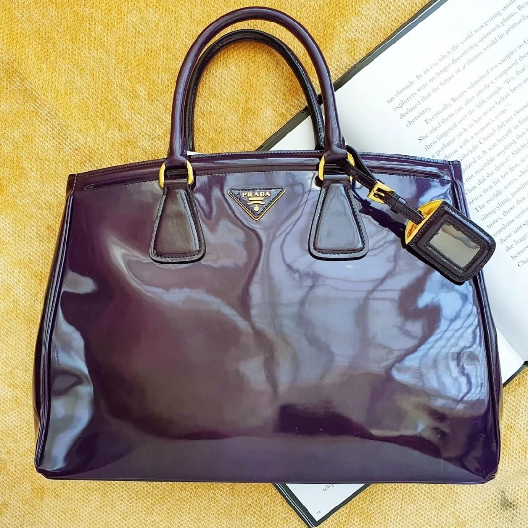 Prada BN2401 Tote, Luxury, Bags & Wallets on Carousell