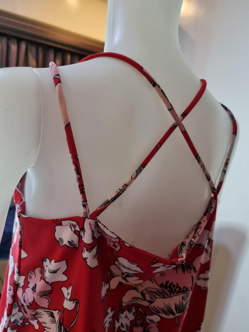 Sexy Red top (Category: Sleeveless) located in Manila. Submitted by bare_egg (Listing ID 1138514423, Image 2). Description: this top looks almost new! perfect for inner when then layer with a matching color of cardigan but better when you wear it as it is. it makes my complexion radiant when i am wearing this kind of color. size is small to medium.