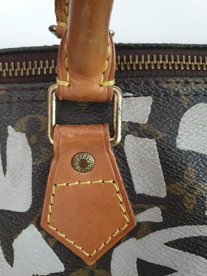 Speedy graffiti 30cm (Category: Luxury Bags & Wallets) located in Bauang. Submitted by rjae07 (Listing ID 1138459179, Image 2). Description: Graffiti Sprouse Speedy 30 with dustbag, padlock missing key, certificate of entrupy....