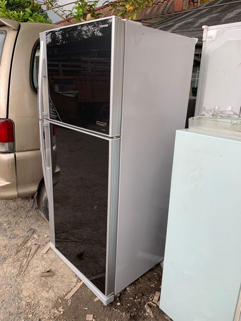 TOSHIBA auto ice maker 2 door refrigerator fridge, TV & Home Appliances