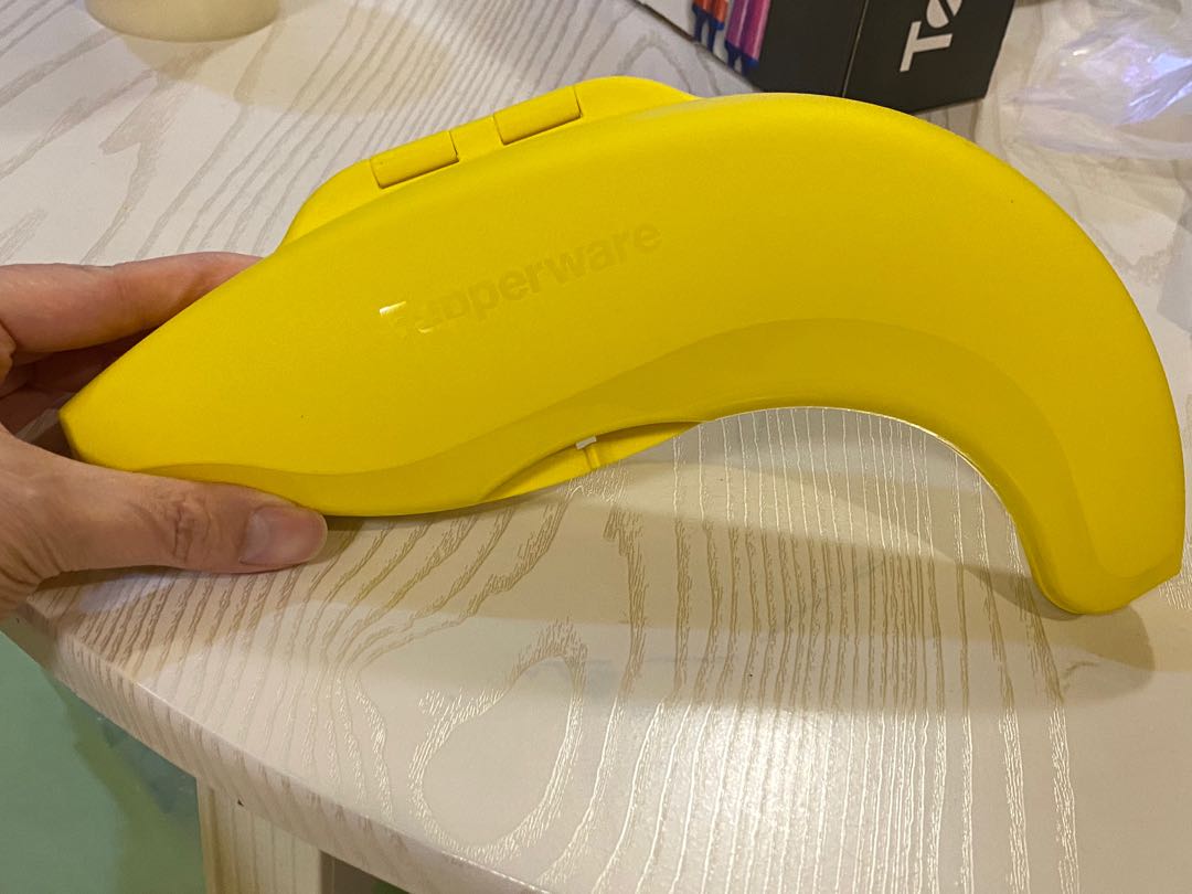 tupperware banana keeper香蕉容器, 傢俬＆家居, 廚具和餐具, 食物整理及儲存 - Carousell