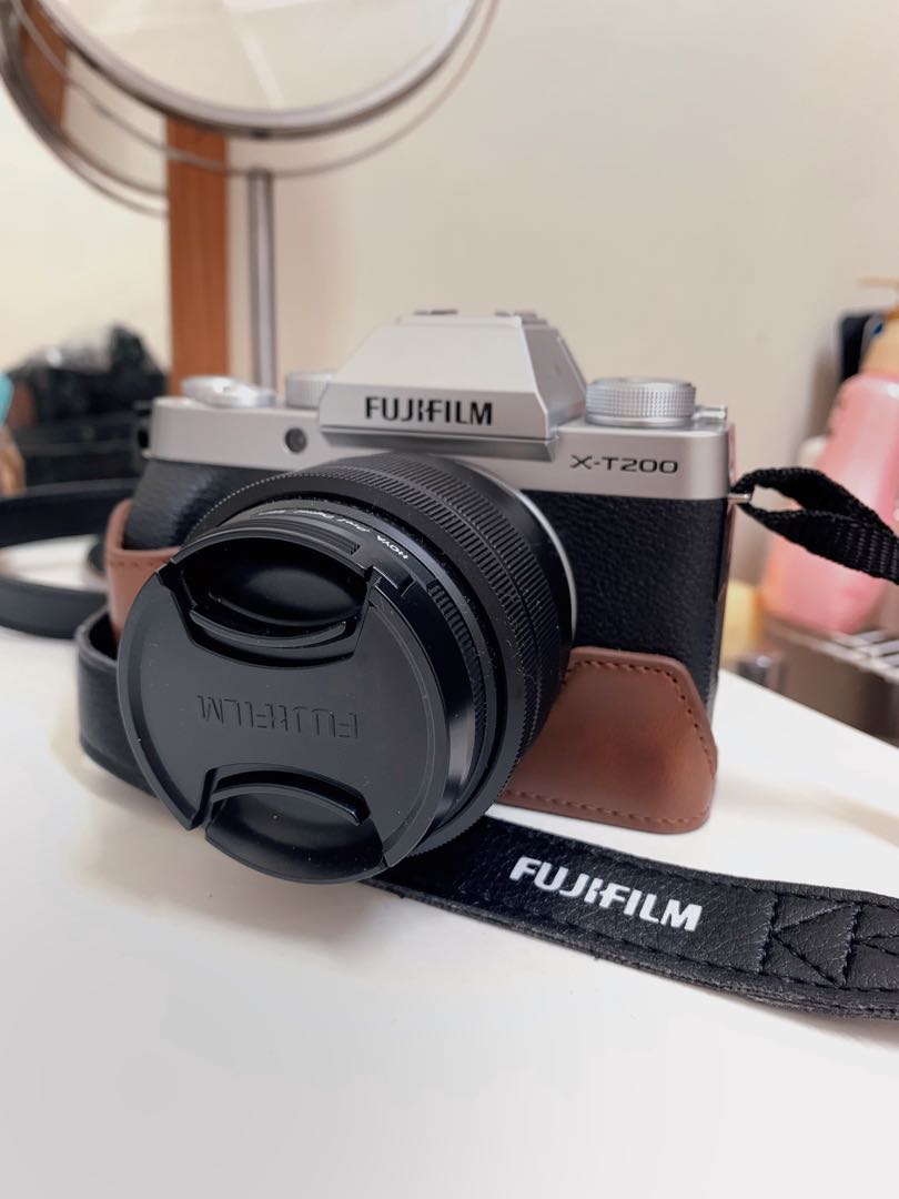 Used 1 month Fujifilm XT200, Photography, Cameras on Carousell