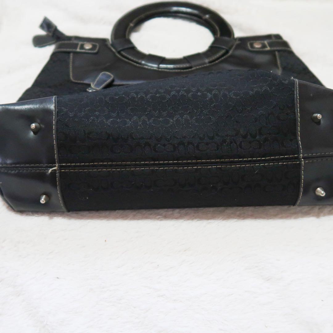 Vintage Coach Canvas and Leather Monogram Bag (Category: Luxury Bags & Wallets) located in Cainta. Submitted by arideclutter (Listing ID 1138368499, Image 2). Description: Vintage Coach Canvas and Leather Monogram Bag Heavily used but still durable! Decluttering unused bags Needs cleaning on the zipper and inner lining Major flaws: a scratch on the handle.