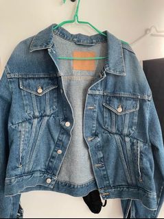 (Category: ) located in . Submitted by closet.to_xoxo (Listing ID 1135035921, Image 1). Description: .