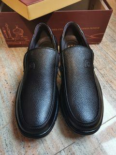Black Cow hid leather shoe