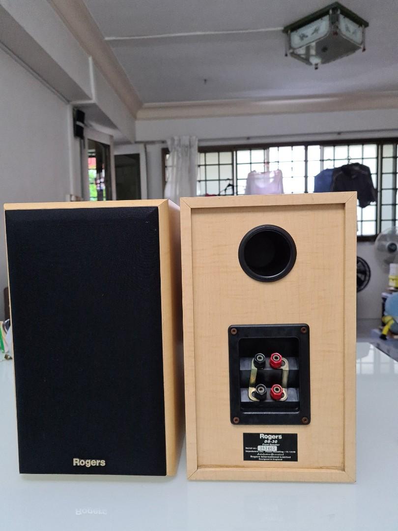 Bookshelf speakers452988355708856320