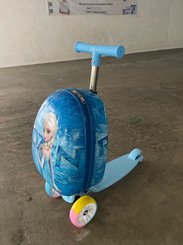 Frozen scooter, Sports Equipment, Sports & Games, Skates, Rollerblades