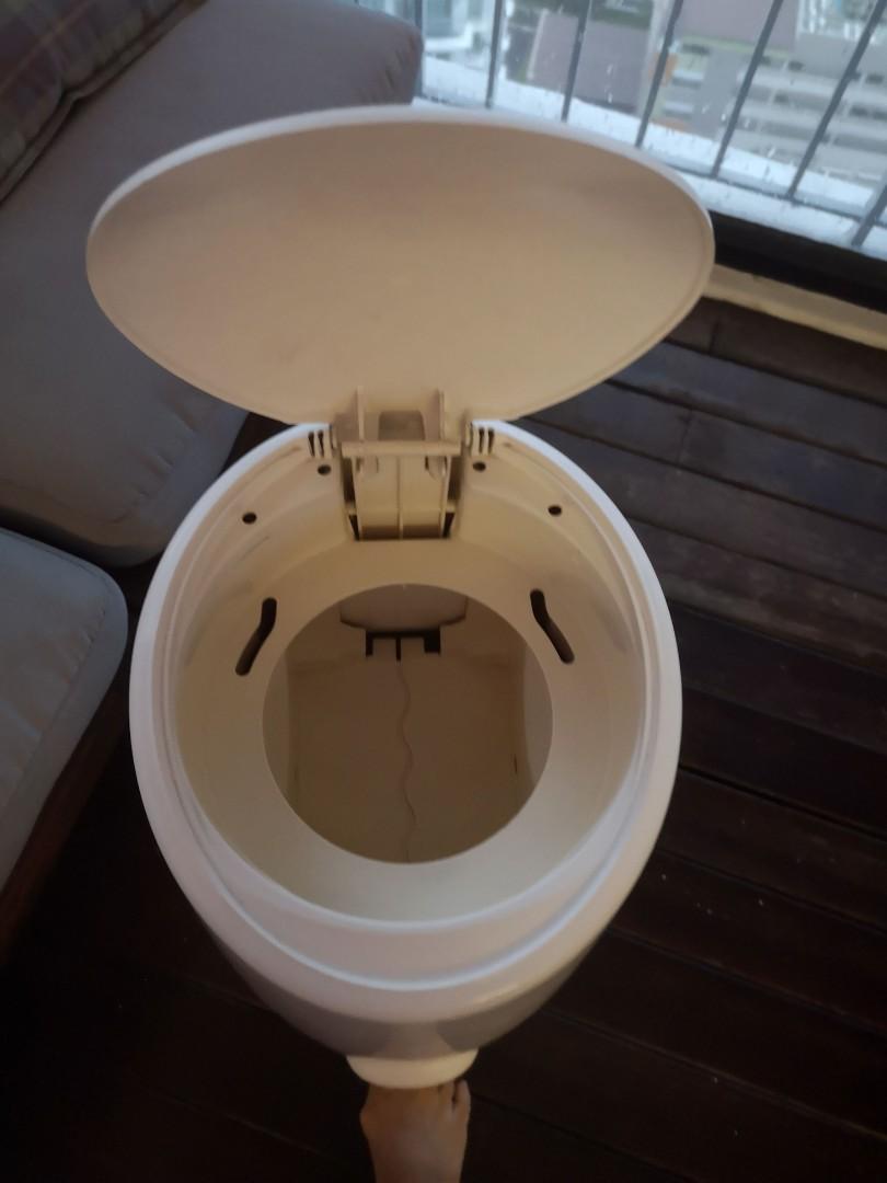 Genie II elite diaper bin, Babies & Kids, Bathing & Changing, Diapers