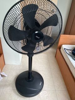 (Category: ) located in . Submitted by dollarbills (Listing ID 1134939288, Image 1). Description: .